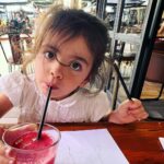 José Miguel Viñuela Instagram - Hoy tocó paseo con nińitas.. Celebramos a la Elisa q dejó los pañales y va al baño sola!!! Y a la Clarita por su primera semana en el Colegio.. #papaporsiempre #familia #niñitas #amor