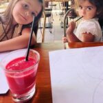 José Miguel Viñuela Instagram - Hoy tocó paseo con nińitas.. Celebramos a la Elisa q dejó los pañales y va al baño sola!!! Y a la Clarita por su primera semana en el Colegio.. #papaporsiempre #familia #niñitas #amor