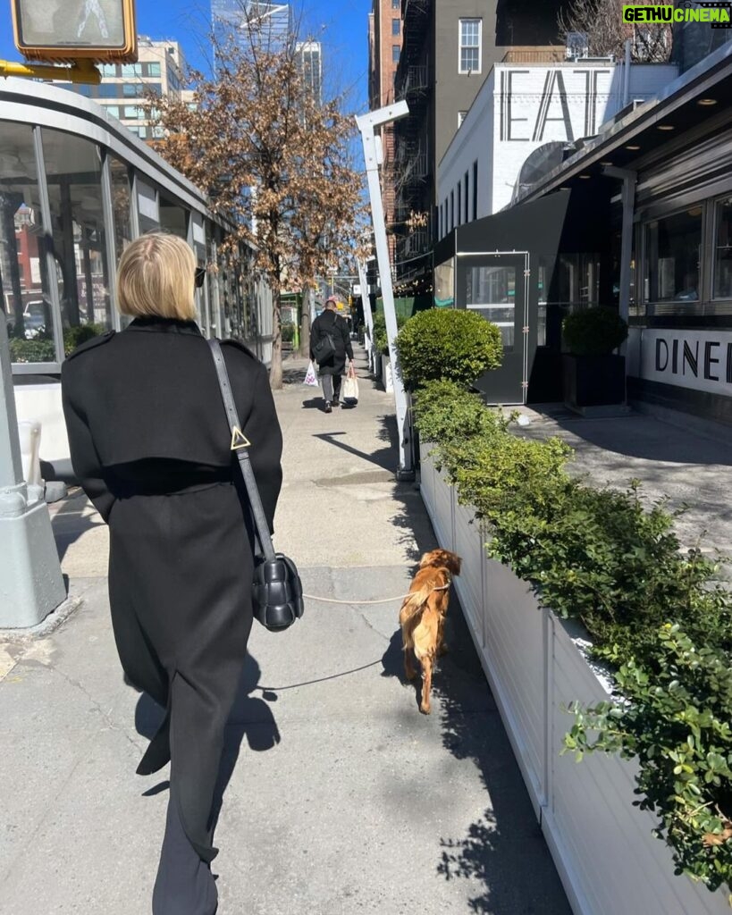 Julianne Hough Instagram - Sunny and the City ☀️😜