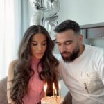 Kamila Tir-Abdelali Instagram - 8 ans de mariage 💍 Noces de coquelicot 🕊 Longue vie à nous 🤍