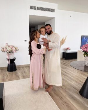 Kamila Tir-Abdelali Instagram - Eid Mubarak ✨
Que la paix soit sur vous 🤲🏼
Bisous du clan KN 🤍