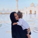 Kamila Tir-Abdelali Instagram - Une journée qui réchauffe le coeur 🤍 Swipez, Kenan va encore vous faire craquer ! Sheikh Zayed Mosque