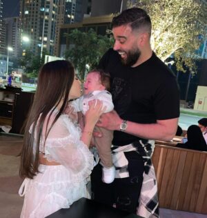 Kamila Tir-Abdelali Instagram - Hier on fêtait les 4 mois de notre fils !!! Il grandit trop vite !!!!! Seni seviyorum Kenan ❤️