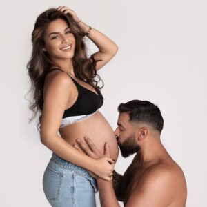 Kamila Tir-Abdelali Instagram - Alors, vous avez des idées sur le prénom de notre bébé ? Jusqu’ici, seulement deux personnes ont trouvés lol à vos claviers je veux voir qui s’en rapproche le plus 🥰 Réponse le jour J bien sûr mais c’est un petit kiff personnel de lire vos réponses 😘