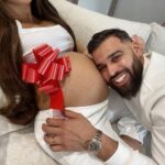 Kamila Tir-Abdelali Instagram - Joyeux anniversaire daddy de mon fils, roi de mon coeur @noreofficiel 🎂💙 Ton cadeau a un peu de retard et arrive dans moins d’un mois 🥰🎁👶🏻