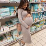 Kamila Tir-Abdelali Instagram - Prête à attaquer ma 39 ème semaine 💣💥 Trop impatiente jvous jure🔥 Mon docteur m’a annoncé que notre bébé ne dépassera pas 2,8kg/3kg grand max ! On verra si cette estimation est juste... Je suis surexcitée, ça approche 🤗🙏🏼💙