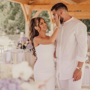 Kamila Tir-Abdelali Instagram - Full of love 🤍 Je suis devenue très émotive lol c’est THE symptôme de la grossesse je crois !