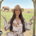Kamila Tir-Abdelali Instagram - Djambo 🇹🇿 A la base ce voyage c’était pour faire le vide car ça n’allait pas fort et se retrouver en tant que couple .. Et finalement je vis encore plus de belles choses que ce que j’avais espéré.. Un rêve ce safari 🦒🦓🐆🐘 Serengeti National Park