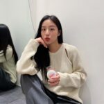 Kang Min-ah Instagram - 🧡🧡🧡 피부와 헤어 건강 체중관리까지 도움을 주는 뷰티 간식 아몬드를 활용해 즐길 수 있는 다양한 스낵 레시피와 한정판 메뉴를 맛볼 수 있다고 합니다~ ☺️ 서울 핫 플레이스에 위치한 유명 디저트 & 베이커리 숍 9곳에서 만날 수 있다고 하니 그냥 지나칠 수 없겠죠? 오늘부터 2/28까지 2주간 진행되는 #캘리포니아아몬드스낵위크 에서 뷰티 간식 아몬드를 더욱 특별하게 경험해 보세요! 자세한 행사 내용은 @almondskr 에서 확인하고 캘리포니아 아몬드 스낵위크 투어 출발~~ 🏃 ♀️🏃 ♀️ #캘리포니아아몬드 #캘리포니아몬드뷰티멘토 #하루한줌아몬드 #뷰티간식아몬드 #뷰티시크릿