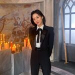 Kang Min-ah Instagram - 🖤🍗🤤 #굽네치킨 #갈릭마왕