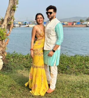 Karan Kundrra Instagram - Khushiyaan da chadeya ajj vellaa vey..! @tejasswiprakash @sharyumahale @kyle.dempsey3 ❤️❤️

Tejasswi: 
Styled by @akankshakawediastyle 
Outfit @forampatel_official 
Jewellery @aquamarine_jewellery