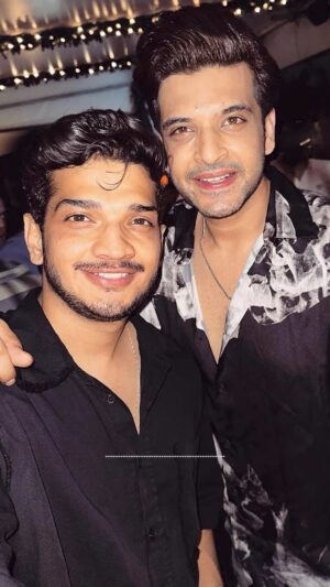 Karan Kundrra Instagram - ek voice note jo mere birthday pe bheja tha munna ne.. taaki aap samajh sako ki kaisa insaan hai woh aur rishta kya hai humaara.. aapka haq hai usse judge karne ka.. par uski galti ko apni strategy bana kar usse baar baar girraane ka agenda rakhne ka unka haq nahi tha.. baaki faisla aapka hai..!