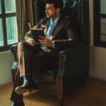 Karan Kundrra Instagram - “I have learned more from the streets than in any classroom.” ~ Don Vito Corleone Styled by @robertson_lyngdoh_ Wearing @tenassi @jackjonesindia Jewellery @inoxjewelryin