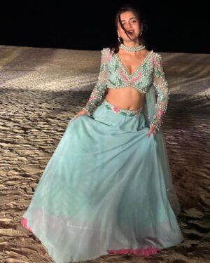 Karan Kundrra Instagram - Romanticising my life again ♥️
.
.
.
.
.

Outfit : @anshikatakofficial
Stylist: @kansalsunakshi