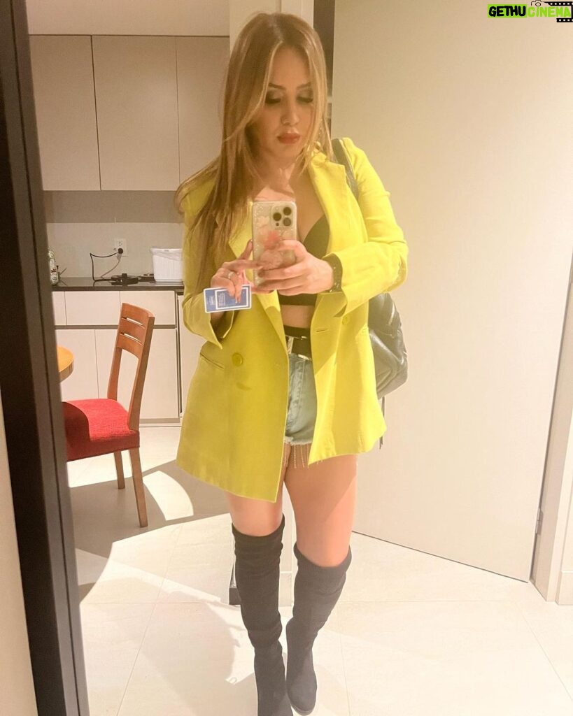 Karina 'La Princesita' Instagram - 25 y a trabajar