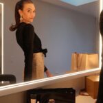 Karlie Kloss Instagram - Any excuse to dress up with @esteelauder 💋 Cheers to the incredible collab with @sabyasachiofficial 🐅