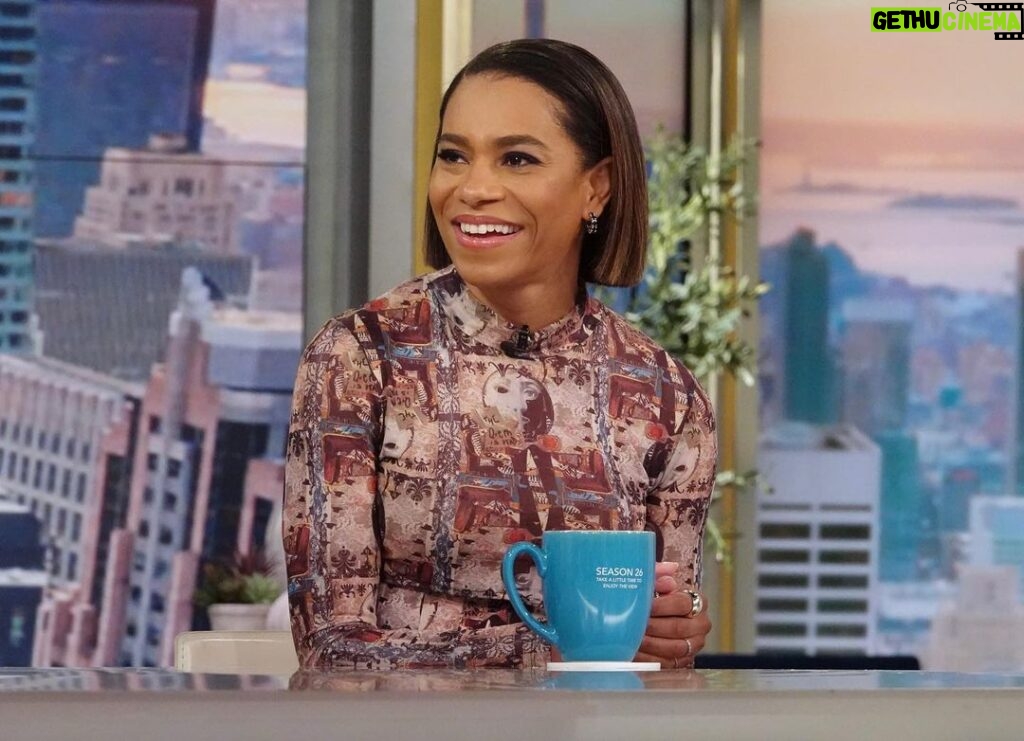Kelly McCreary Instagram - Huge thank you to @theviewabc for having me on to chat about Maggie Pierce and tonight’s Grey’s Anatomy season finale! I had the best time sitting at that iconic table chatting with legends. Hope I didn’t cry on you too much, Whoopi. 😭🙌🏾Link in bio for full segment. Beautification team: 💄: @nickbarose 💇🏽‍♀️: @marjthestylist and @elizabeth.semande 👗: @andriamichellebush