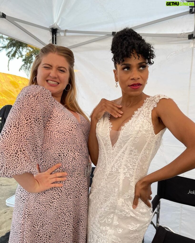 Kelly McCreary Instagram - Photo dump in honor of @greysabc season premiere which is just 7⃣ D A Y S A W A Y!!! Maggie and Winston’s magical beach wedding was my last day of shooting last season, so you know I was feeling extra nostalgic…there maaaayyy be more to come… 😉♥🥰