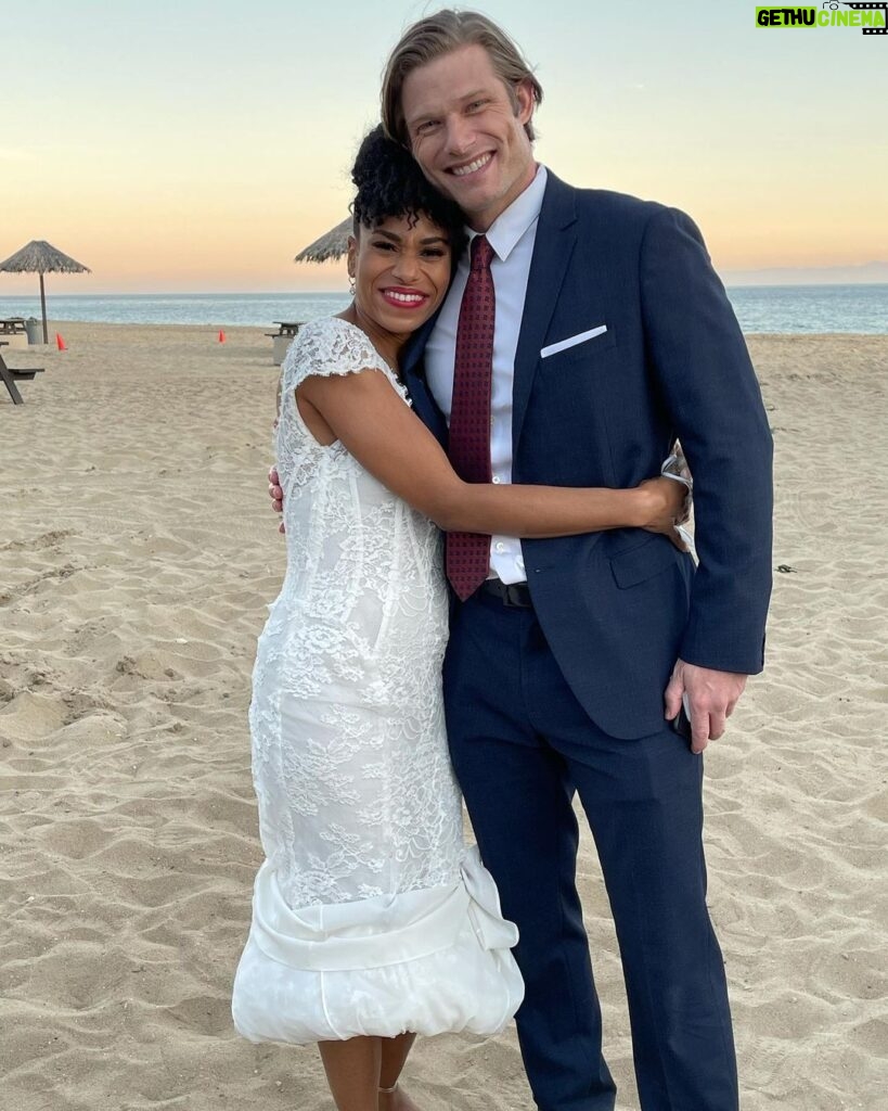 Kelly McCreary Instagram - Photo dump in honor of @greysabc season premiere which is just 7️⃣ D A Y S A W A Y!!! Maggie and Winston’s magical beach wedding was my last day of shooting last season, so you know I was feeling extra nostalgic…there maaaayyy be more to come… 😉♥️🥰