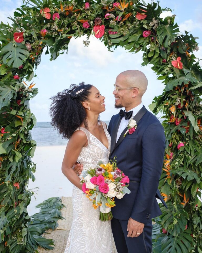 Kelly McCreary Instagram - Four years in… and I’d do it again and again. Happy anniversary, baby. 🖤🤲🏽💋