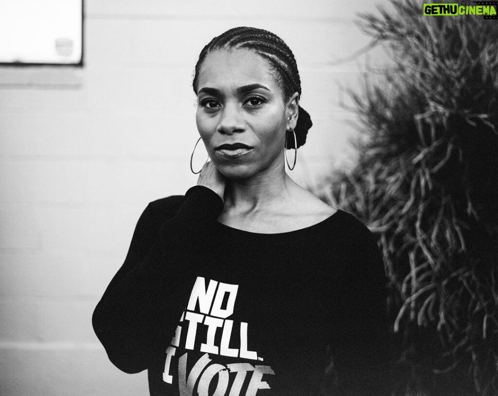 Kelly McCreary Instagram - Today is the day we confront those who abuse their power and deny our freedoms. They don’t want us to vote, but we vote anyway! #ANDSTILLIVOTE @civilrightsorg 📷: @photoDre