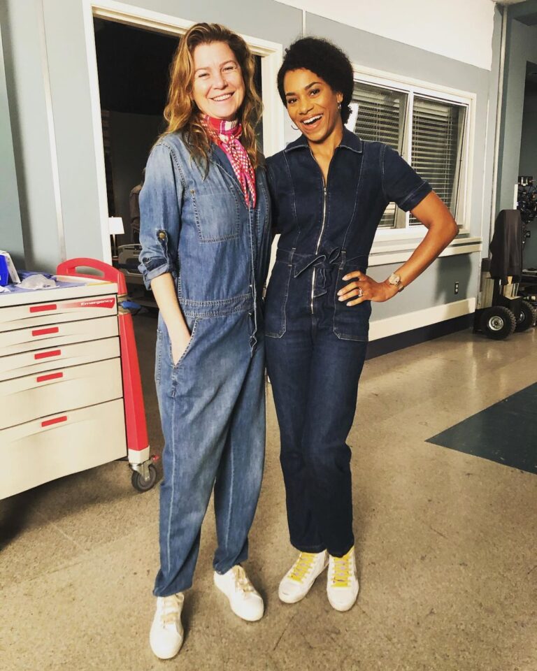 Kelly McCreary Instagram - You know you and @ellenpompeo have been working together a long time when you show up in the same lewk 😜#matchingmondays