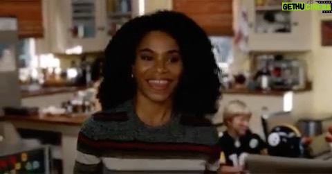 Kelly McCreary Instagram - Happy Monday, lovers! Let’s bounce into a great week!