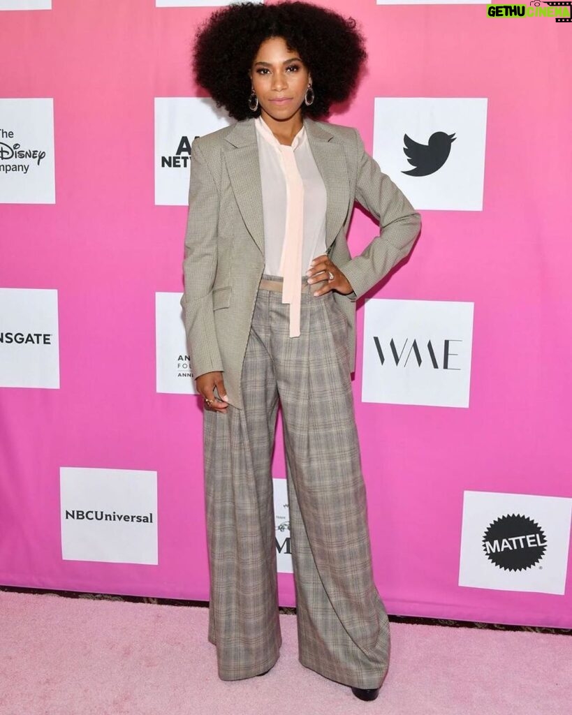 Kelly McCreary Instagram - Thinking back to an incredible afternoon at @TheWrap #PowerWomenSummit 2019. Styled by @lisaandtylerj with @marjthestylist on hair and @mylahmorales on makeup. 💓💋 Jacket- @lafayette148ny Blouse- @francescopaolosalerno Earrings- @daniellakronfle Pants- @lafayette148ny Shoes- @ruthie_davis