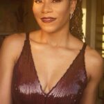 Kelly McCreary Instagram - Woman of the People. 💋 #pcas2022 #peopleschoiceawards #greysanatomy #glam