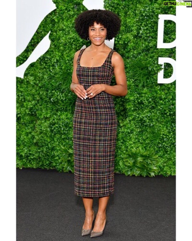 Kelly McCreary Instagram - Dressed for press in Monte Carlo! 🙏🏾🙌🏾👏🏾 to @lisaandtylerj, @marjthestylist and @bridjett_makeup. Dress- @elisabettafranchi Bag- @marzook_official Shoes- @pollicelee @3publicrelations
