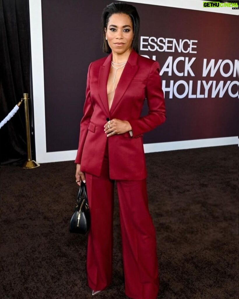 Kelly McCreary Instagram - Essence #BlackWomenInHollywood is always an affair to remember! I ran into more friends and women I admire and/or stan than I can count, and snagged just a few selfies (swipe to the end)… This year, among the stellar honorees recognized for their talents and accomplishments was my friend @busbykat. In her role as President of Original Programming at Starz she is a towering champion of our stories (just see pic #2), and she’s been about that work of creating space for us for her whole career. Everyone in the room yesterday got to experience the warm and uplifting spirit that makes her so special; her passion and joy transformed the space! Busby, I am so grateful I got to witness you receiving the flowers you so richly deserve. Love you, Queen! Thank you to @marjthestylist @bobbierileybeauty and @andriamichellebush for being the glam team of my dreams as always. Felt powerful, sexy and so much like myself. Love y’all!