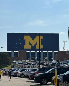Kelly Ripa Instagram - Weekend big house photo tour. Go blue 〽️💙💛 University of Michigan