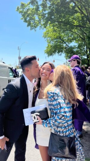 Kelly Ripa Instagram - Lola Gets! 🎓
#HappyGraduation and congrats @theyoungestyung … we are so proud of you 👏 👩‍🎓 🎉  @instasuelos #NYU2023 #NYUCliveDavisInstitute