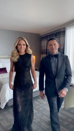Kelly Ripa Instagram - Getting ready for the #Oscars! Tune in to our #AfterOscar Show tomorrow! @jasonwu 
@ryantrygstadhair 
@scottbarnescosmetics