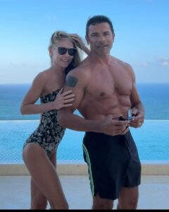 Kelly Ripa Instagram - Greetings from Captains Underpants 🩱🩳 (One last swim)