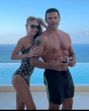 Kelly Ripa Instagram - Greetings from Captains Underpants 🩱🩳 (One last swim)