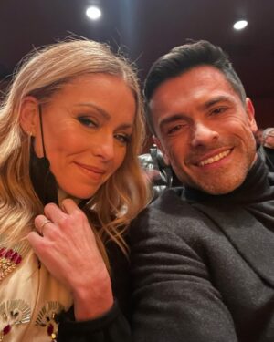 Kelly Ripa Instagram - Christmas Eve-eve. Our favorite holiday tradition @nycballet #nutcracker 🎄🩰❄️❄️❄️❄️❄️