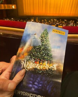 Kelly Ripa Instagram - Christmas Eve-eve. Our favorite holiday tradition @nycballet #nutcracker 🎄🩰❄️❄️❄️❄️❄️