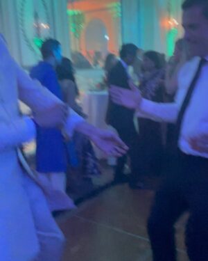 Kelly Ripa Instagram - If @kalpenn or anyone else invites you to a Diwali party, do it! Thank you to everyone for welcoming us with open arms, delicious food, chic fashion and masterful beats! Happy Diwali 🪔 swipe to see what all the fun is about!