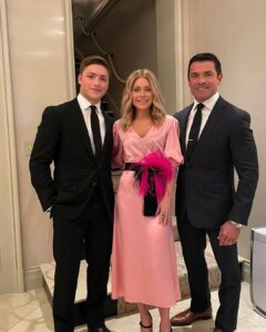 Kelly Ripa Instagram - I typically don’t post twice in one day, but this is a special occasion 💕 #gaynorgala 💚