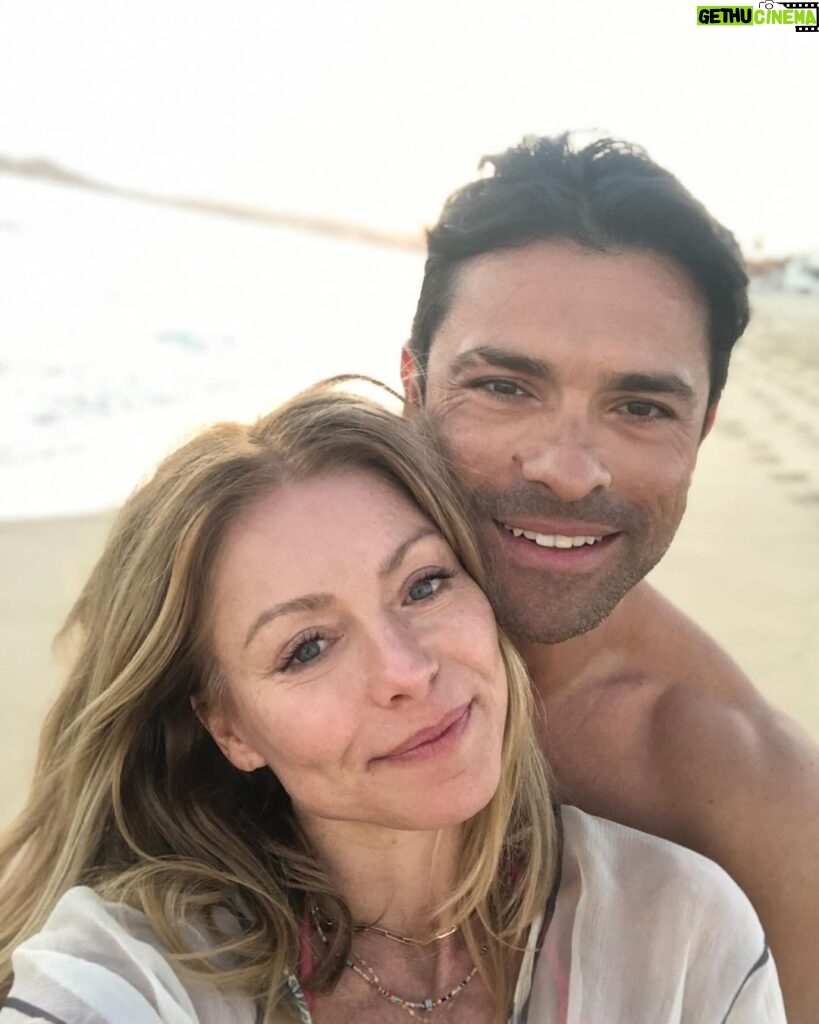 Kelly Ripa Instagram - My funny Valentine…Celebrating 29 years of ♥️ with this guy 😍 @instasuelos