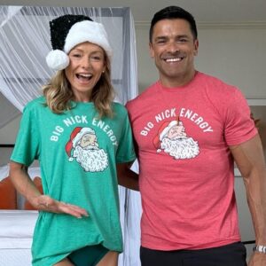 Kelly Ripa Instagram - Big Nick Energy 🎅 Christmas 2023 
#MerryChristmas
