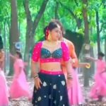 Khesari Lal Yadav Instagram - 18 नवम्बर के संझिया 6 बजे फिलमची भोजपुरी पर परिवार के साथे बैठ के बोल राधा बोल फ़िल्म के आनंद उठाई जा। ठीक है!