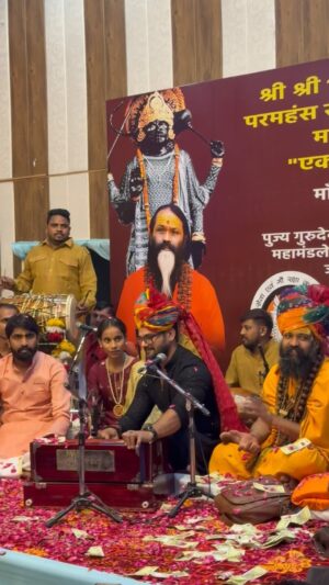 Khesari Lal Yadav Instagram - जय श्री राम ! 
#jaishreeram #seetaram #shanidham #dattimaharaj #khesari #khesarilalyadav