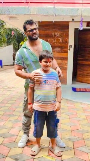 Khesari Lal Yadav Instagram - #khesari_yadav #itsmerishabh27 #papalove