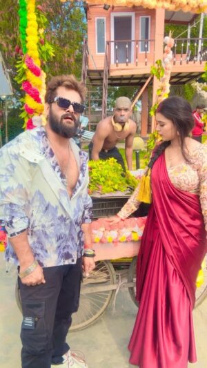 Khesari Lal Yadav Instagram - 😂
.
.
.
#dimpalsingh #khesari_yadav #spreadthelove💞💫💞