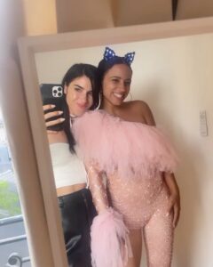 Kiana Madeira Instagram - Un brin de folie égaye la vie 😽 LE SPEAKEASY