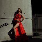 Kiana Madeira Instagram - Y’all know I had to double post today 😍 Special thank you to @visualieta who met me downtown in the little time I had during this big day to capture this look and vibe. My heart is so full!! 💜 The entire team did the damn thing 🙏🏽 Stylist- @mickeyboooom x @theonly.agency Hair- @janetjacksonhairstylist x @joujouhair Makeup- @albafeinaj PR- @tfgsocial Photographer- @visualieta Toronto, Ontario