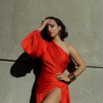 Kiana Madeira Instagram - Y’all know I had to double post today 😍 Special thank you to @visualieta who met me downtown in the little time I had during this big day to capture this look and vibe. My heart is so full!! 💜 The entire team did the damn thing 🙏🏽 Stylist- @mickeyboooom x @theonly.agency Hair- @janetjacksonhairstylist x @joujouhair Makeup- @albafeinaj PR- @tfgsocial Photographer- @visualieta Toronto, Ontario