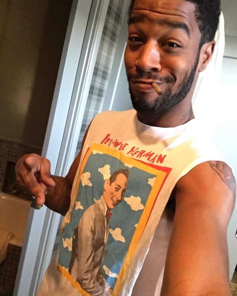 Kid Cudi Instagram - Emailed this pic to Paul in 2015. Wanted him to see my new shirt I scored. His response: 